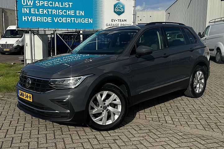 Volkswagen Tiguan 1.5 TSI CARPLAY/STANDKACHEL/TREKHAAK/LED